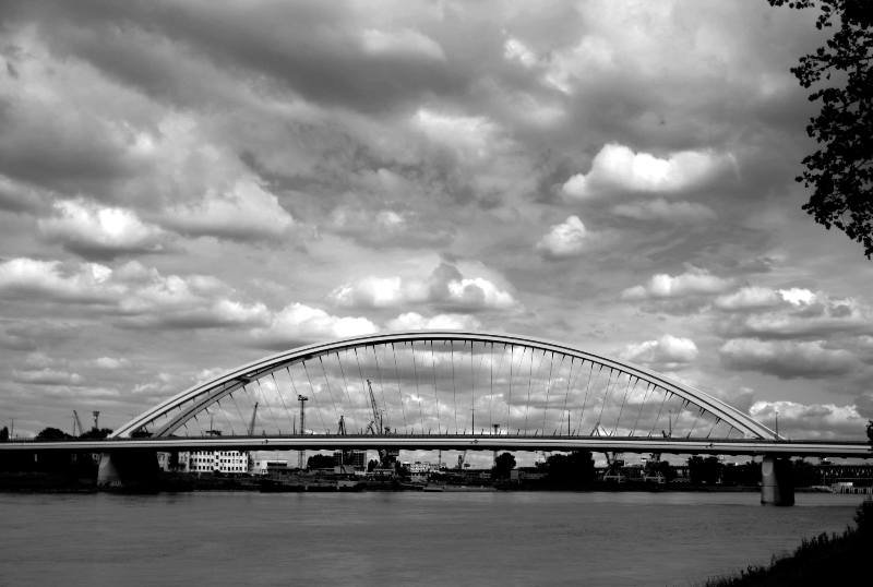 TID_Dunaj_v_BA_1864_km_most_Apollo